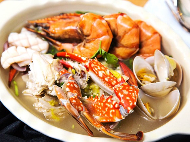 VỀ CỬA LÒ, ĂN HẢI SẢN Ở ĐÂU NGON?