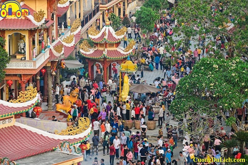 Lễ vía Đức Chí Tôn của đạo Cao Đài