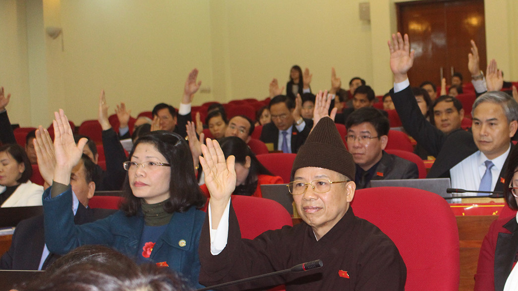 Du khách tham quan chiêm bái chùa Yên Tử sẽ phải mua vé.