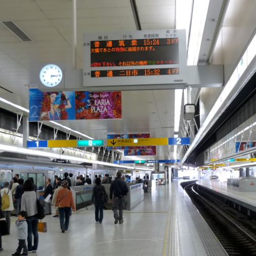 Hướng dẫn đi lại trên tàu điện ngầm và xe buýt Fukuoka