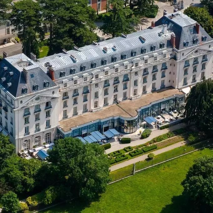 Khách sạn Astoria và Khách sạn Black Hawk quanh vùng Paris, Pháp (Hình ảnh và thông tin)