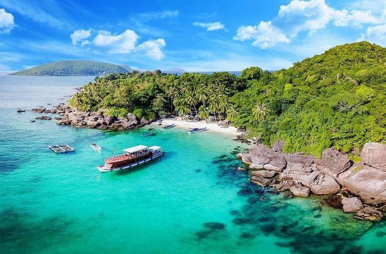 Phát triển Côn Đảo thành điểm đến du lịch sinh thái biển đảo và văn hóa-lịch sử-tâm linh quốc tế.