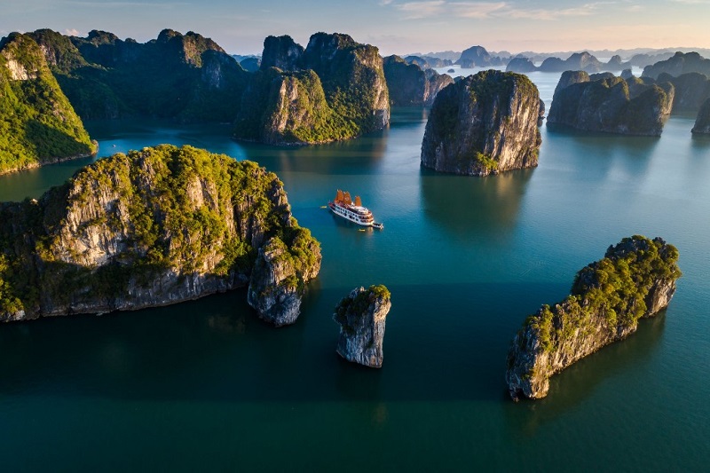 Kinh nghiệm du lịch vịnh Hạ Long tự túc chi tiết từ A đến Z năm 2025
