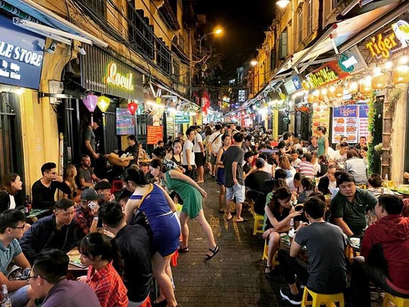Tour ẩm thực Hà Nội: Danh sách 10 món ăn nhất định phải thử khi đến