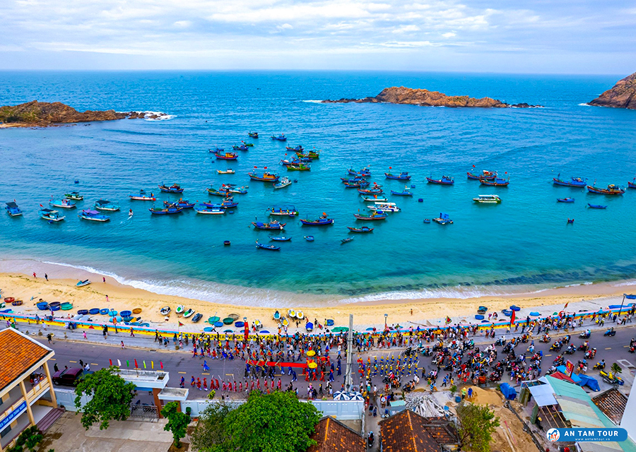 Khám phá làng chài Nhơn Hải tuyệt đẹp như trong tranh.
