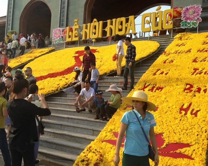 LỄ HỘI HOA CÚC TẠI CHÙA BẠCH VÀNG